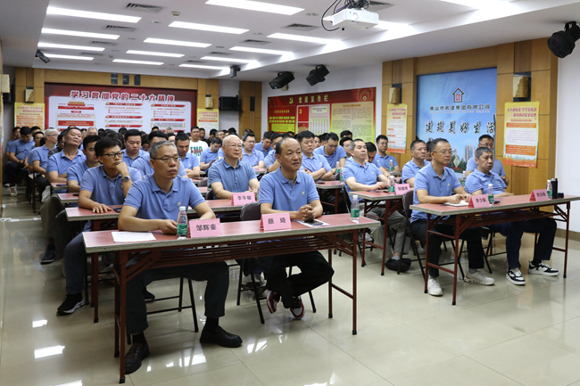 查找身边安全隐患——房建集团召开“安全生产月”活动动员大会